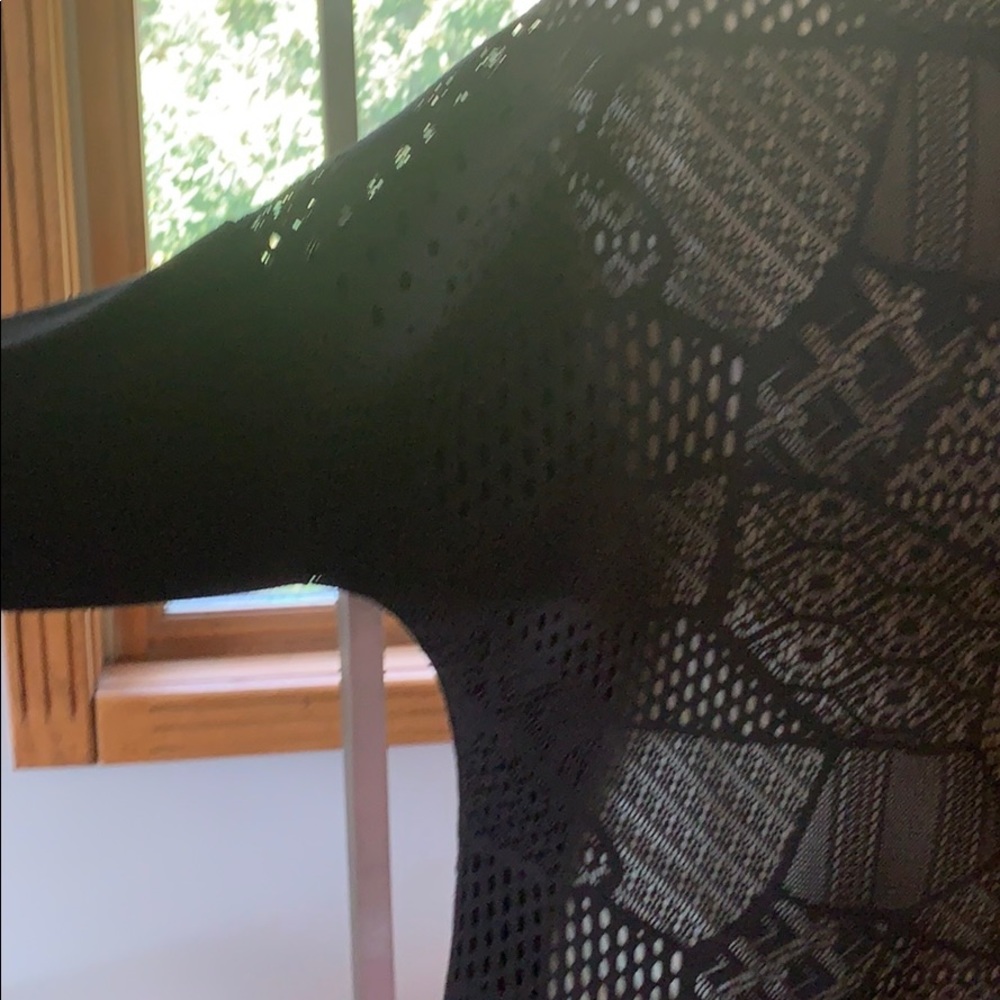 Cache black top with sheer lace back - Picture 5 of 8